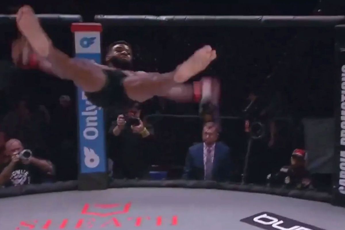 🎥 MMA-vechter boekt explosieve 18 seconden knock-out en blijkt ware acrobaat