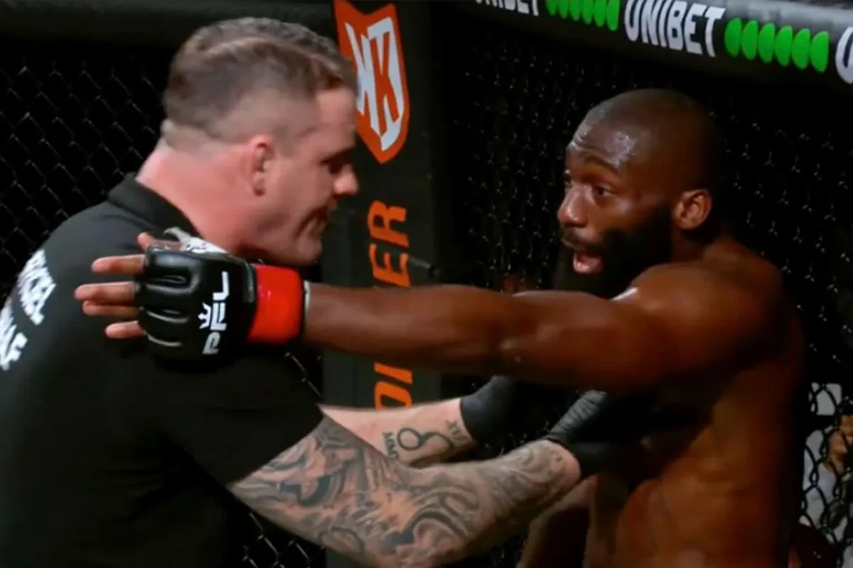 🎥 Kansloos! Cédric Doumbé moet stoppen met vechten na bizarre actie