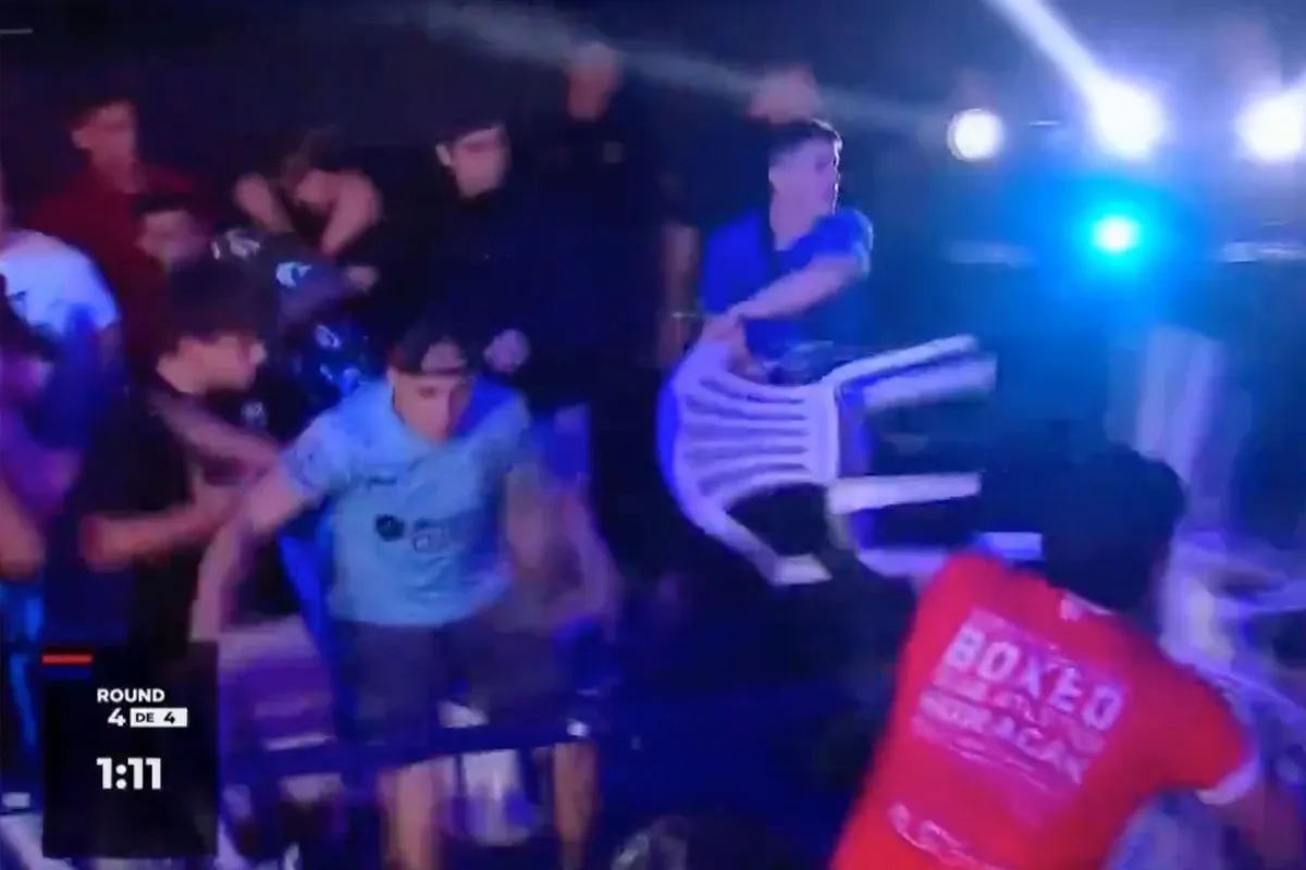🎥 Hooligans verpesten bokswedstrijd met massale vechtpartij: 'Complete chaos'