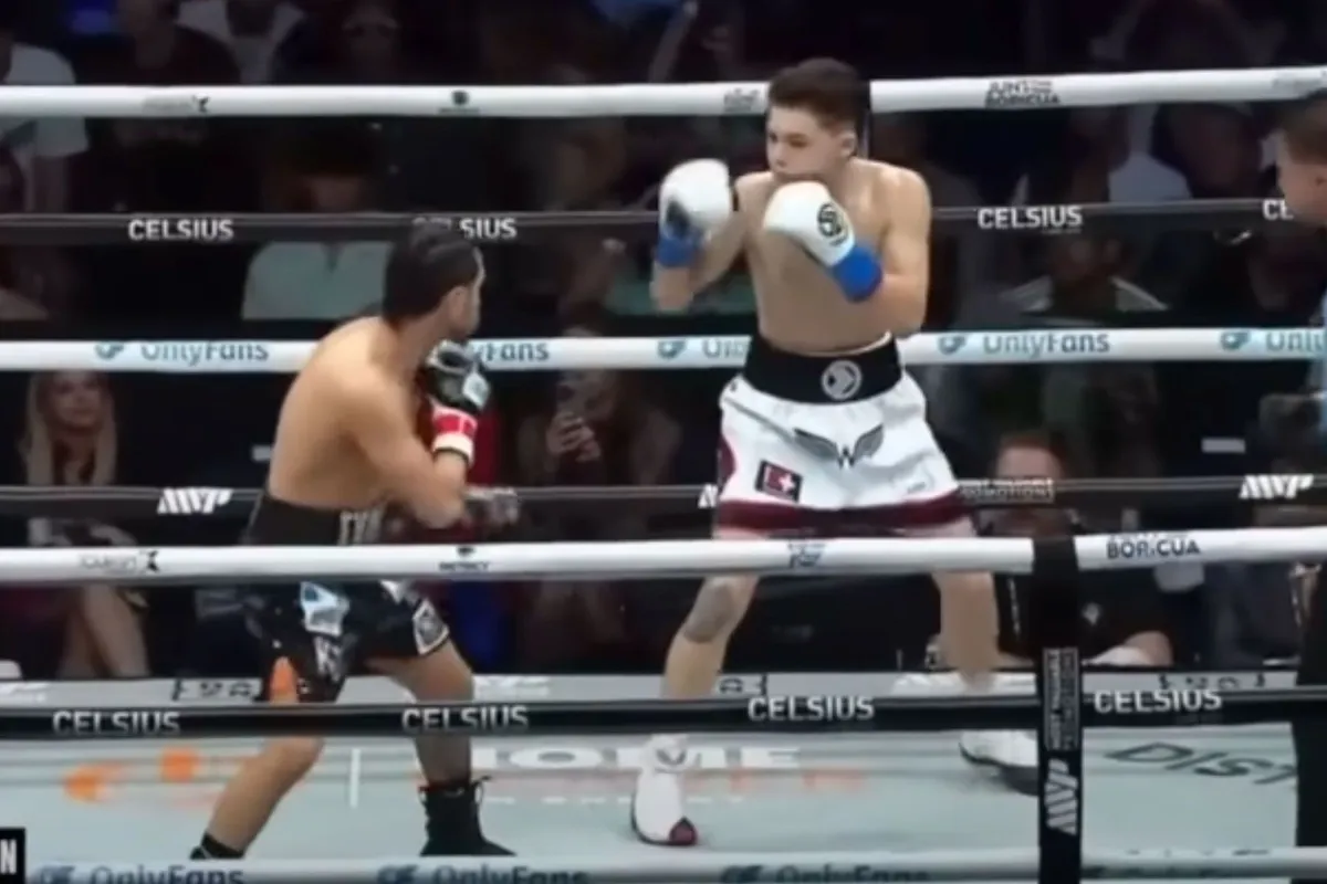 'Slechtste profboks partij dat ik ooit heb gezien!' Fans reageren maken 17-jarige acteur af