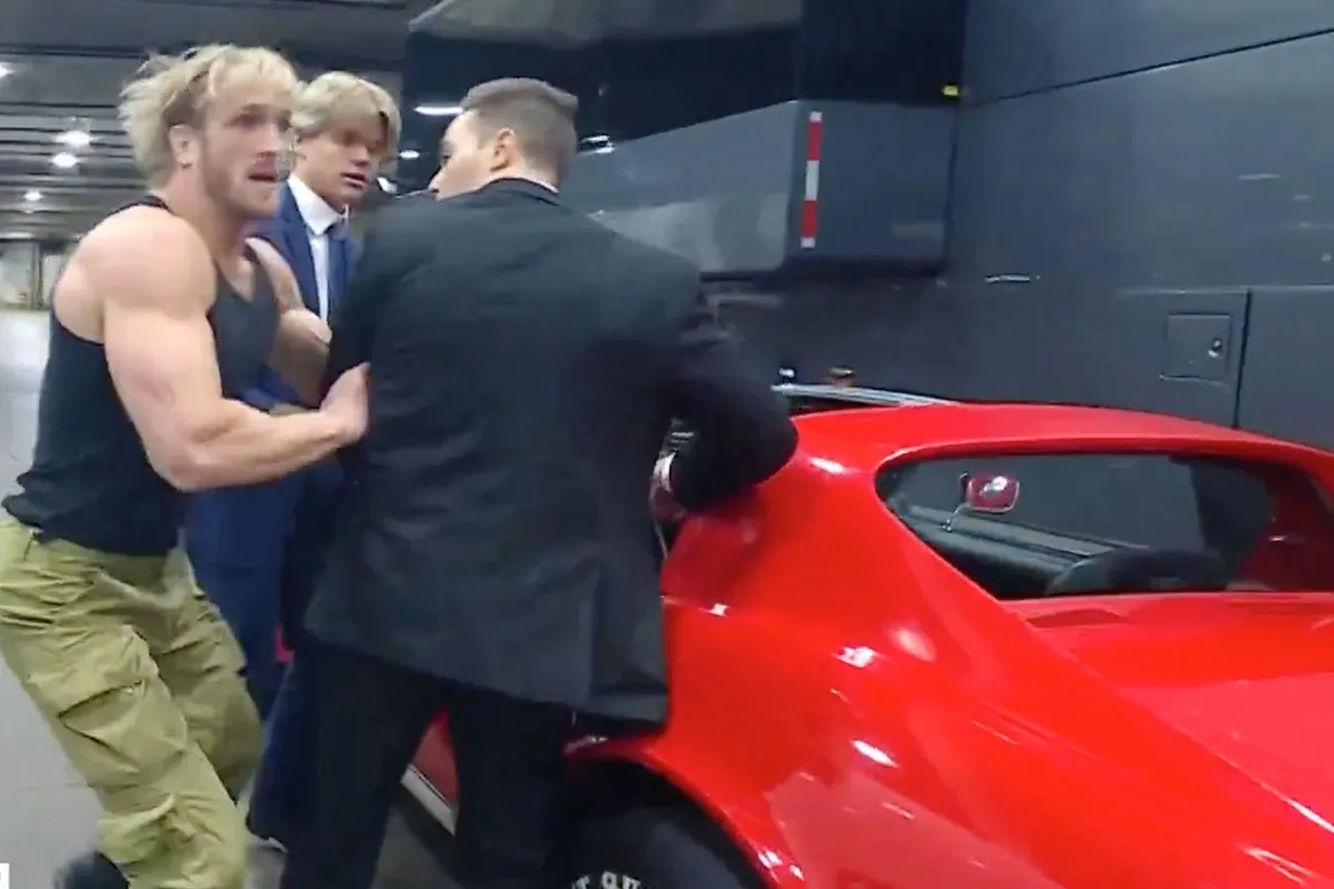 🎥 Grand Theft Auto! Logan Paul steelt sportwagen en vlucht weg van rivaal
