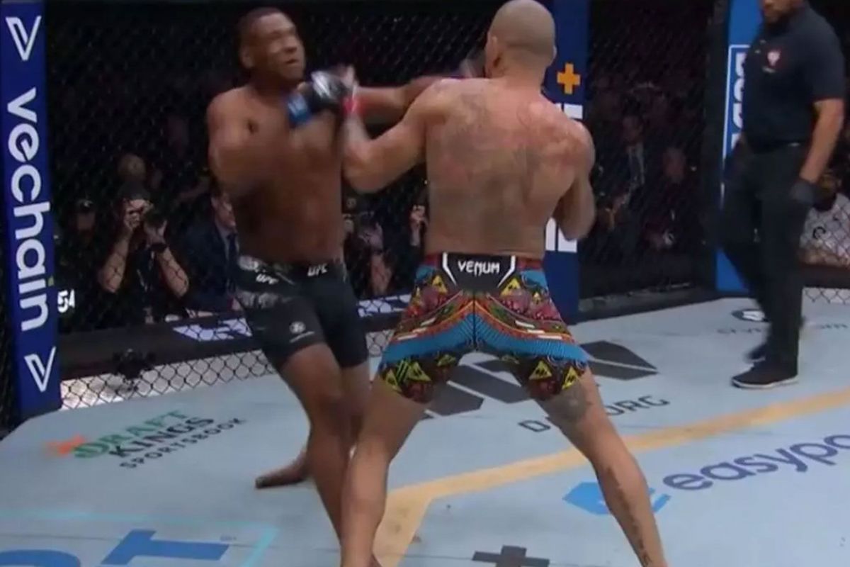 🎥 UFC-ster Pereira straft Hill af met snelle knock-out: 'Eindbaas'