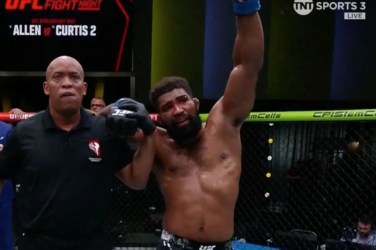 Blessure Dwingt Curtis tot afzeggen cruciaal UFC-gevecht