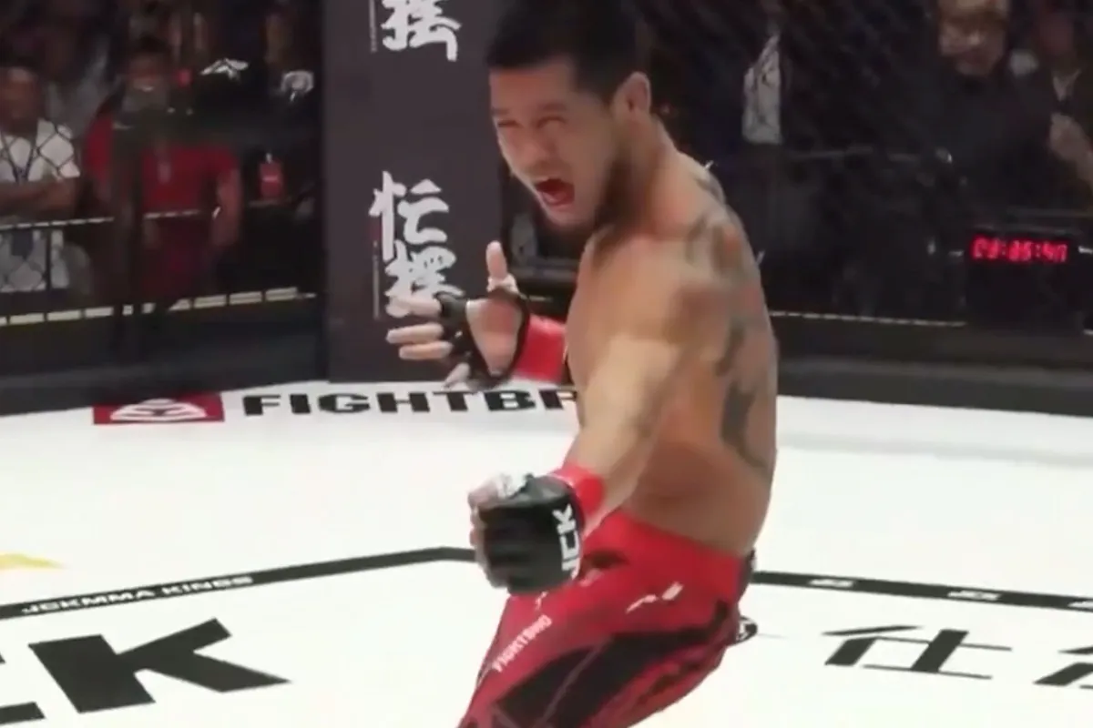 Spektakel waar UFC jaloers op kan zijn! Chinees Lü Kai verplettert rivaal