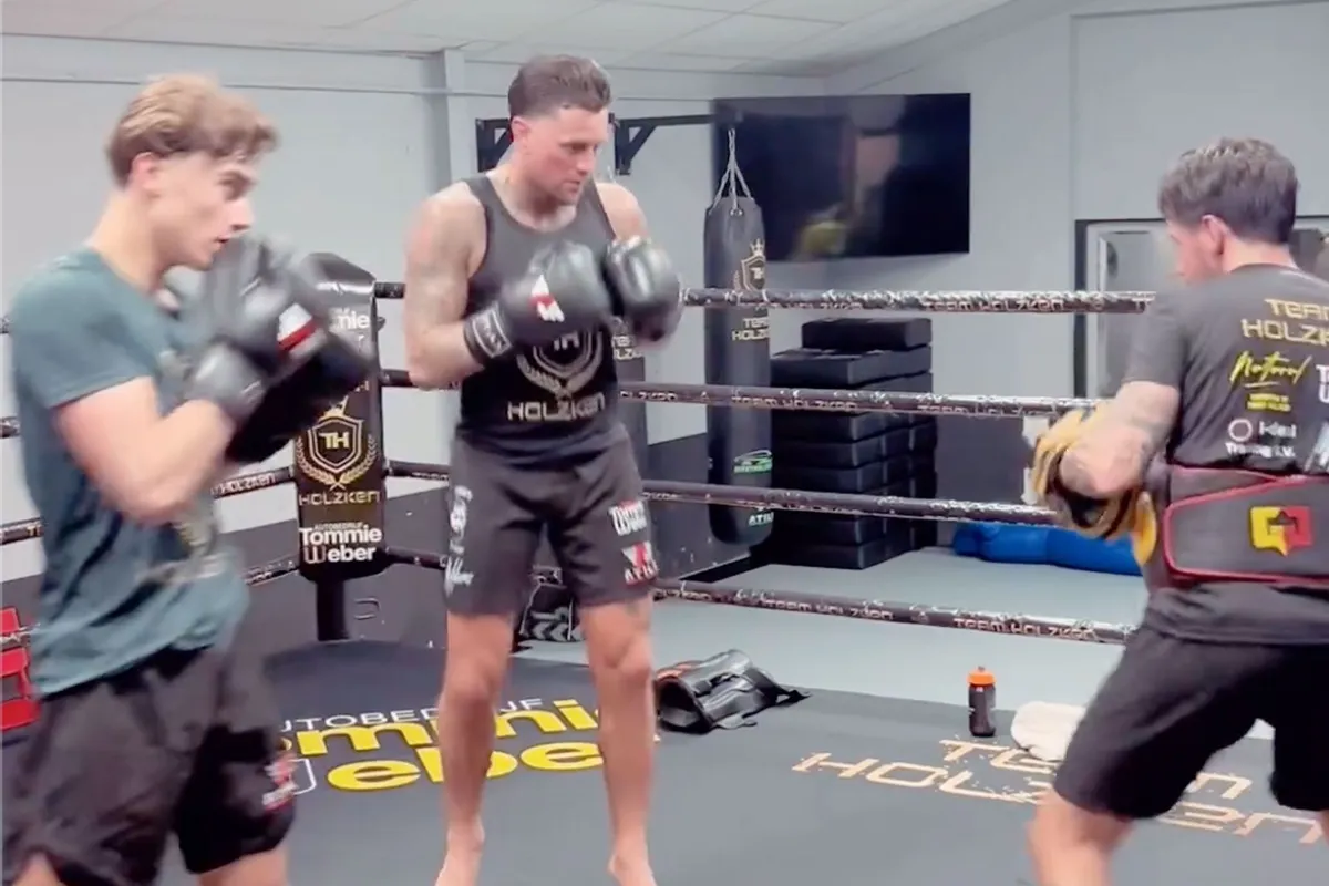 🎥 Nieky & zoon Geraldo Holzken samen in de ring: 'Kickboks Dynastie'