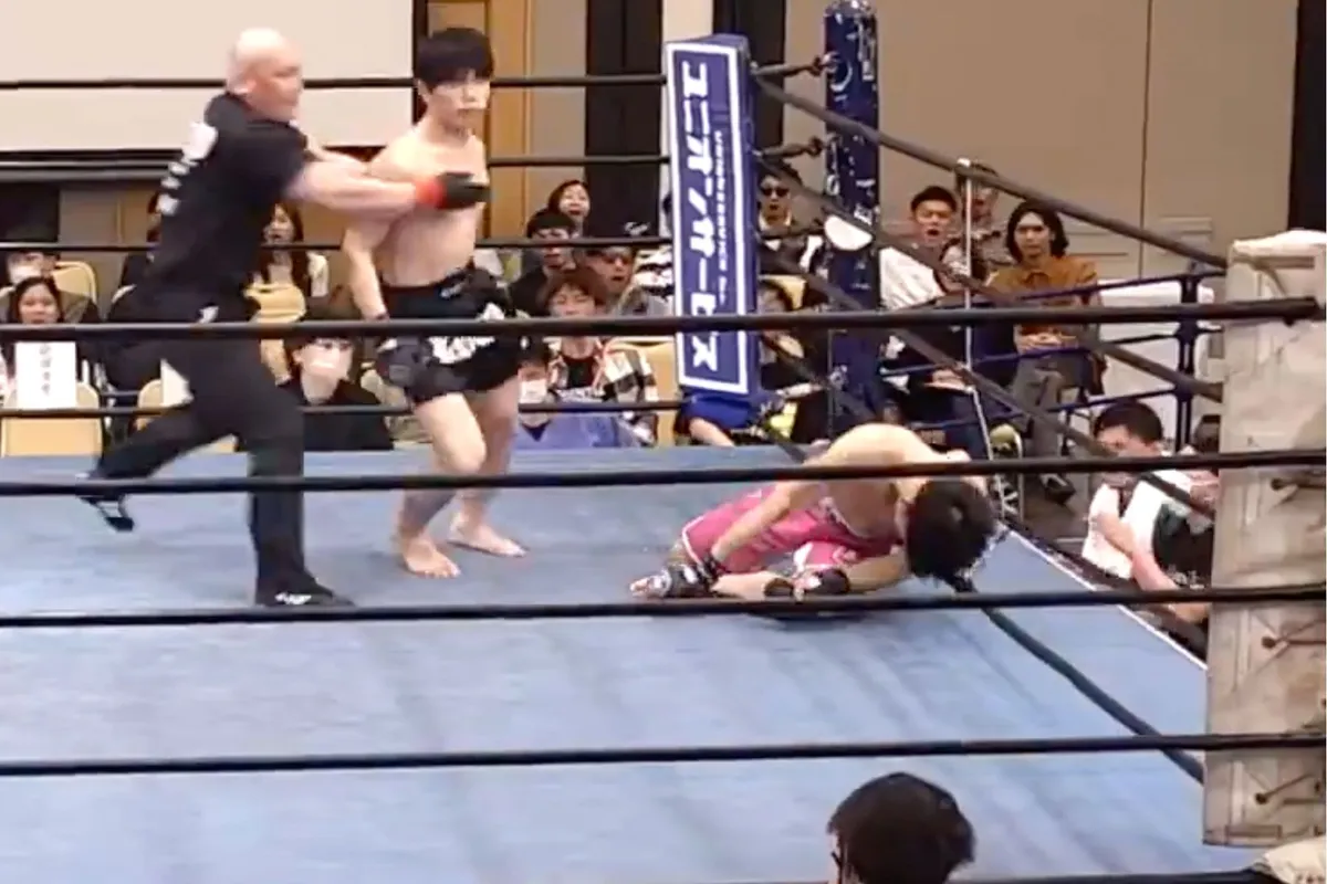 🎥 Japanse knock-out sensatie trapt tegenstander naar dromenland: 'Sterretjes zien'