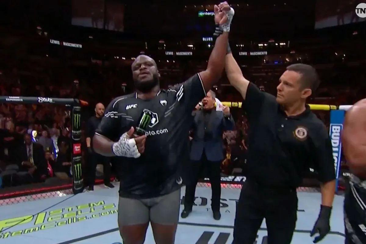 🎥 UFC gevecht Derrick Lewis eindigt in knock-out en bizarre viering