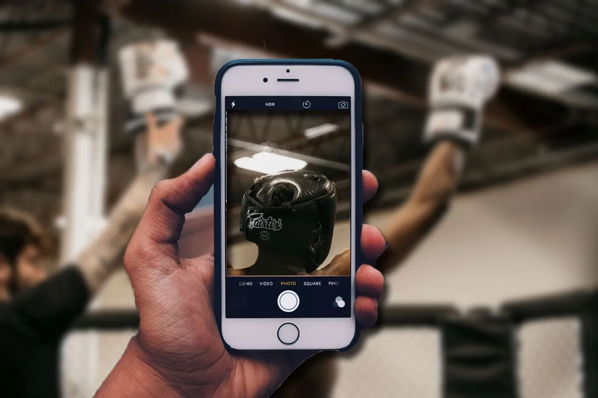 🎥 Scheidsrechter belt tijdens MMA-Gevecht: 'Spreek ik met de VAR?