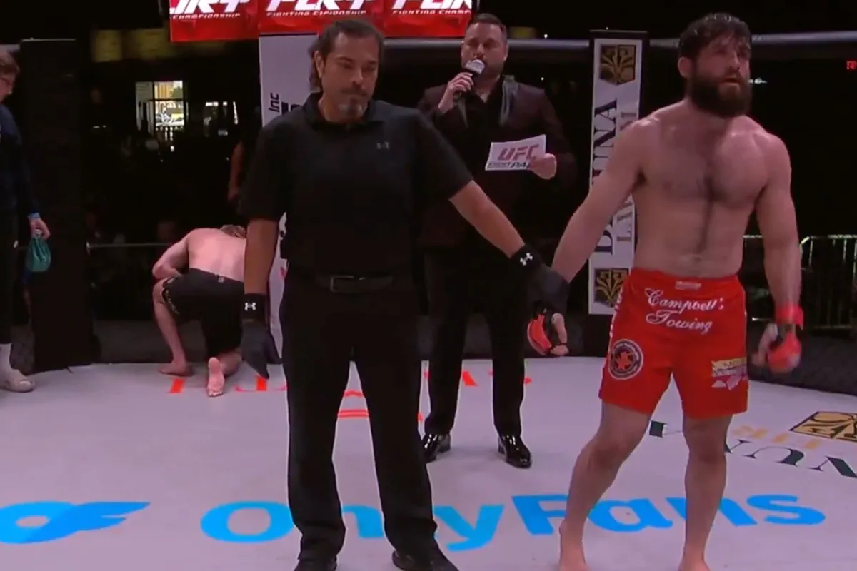 🎥 'Kots emmer!' MMA-vechter kan het niet meer binnenhouden