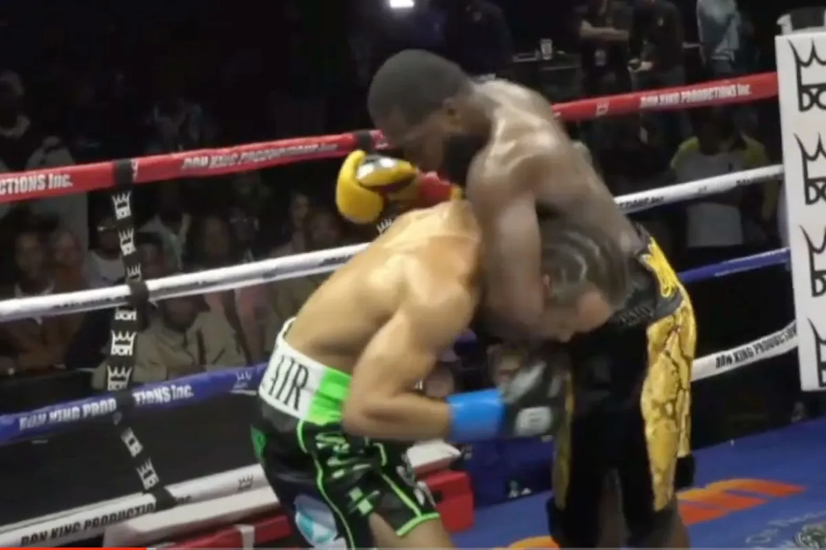 Adrian Broner leidt zware nederlaag tegen Blair Cobbs in boksklassieker