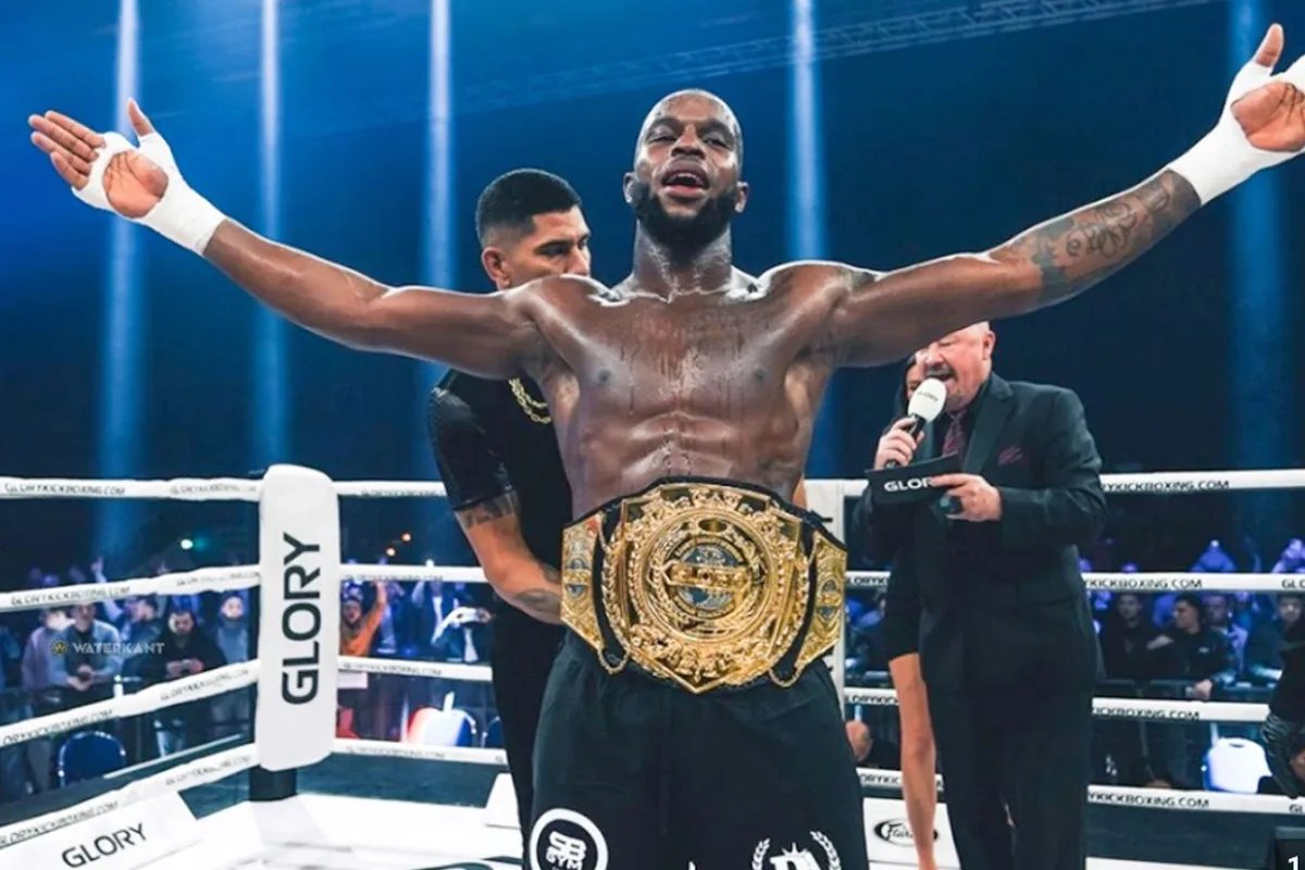 Donegi Abena wint Glory Lichtzwaargewicht Grand Prix na spectaculaire KO in finale!