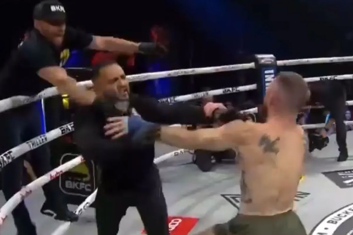 🎥 Scheidsrechter geklapt! Bokser volledig door het lint na knock-out