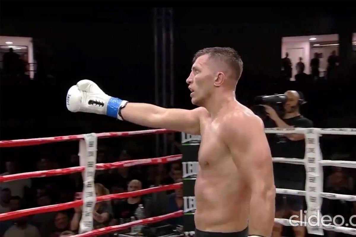 Schande! kickboks-maffia steelt wereldtitel van Roemeense vechter!