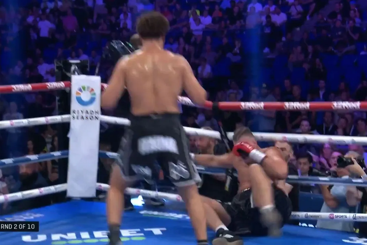 Boks-sensatie Itauma (19) verslaat veteraan Wach in 2 rondes