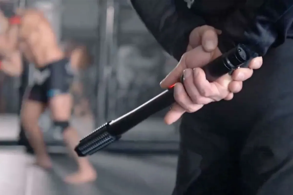 🎥 Coach tasered UFC-vechters tijdens training: 'corrigeren'