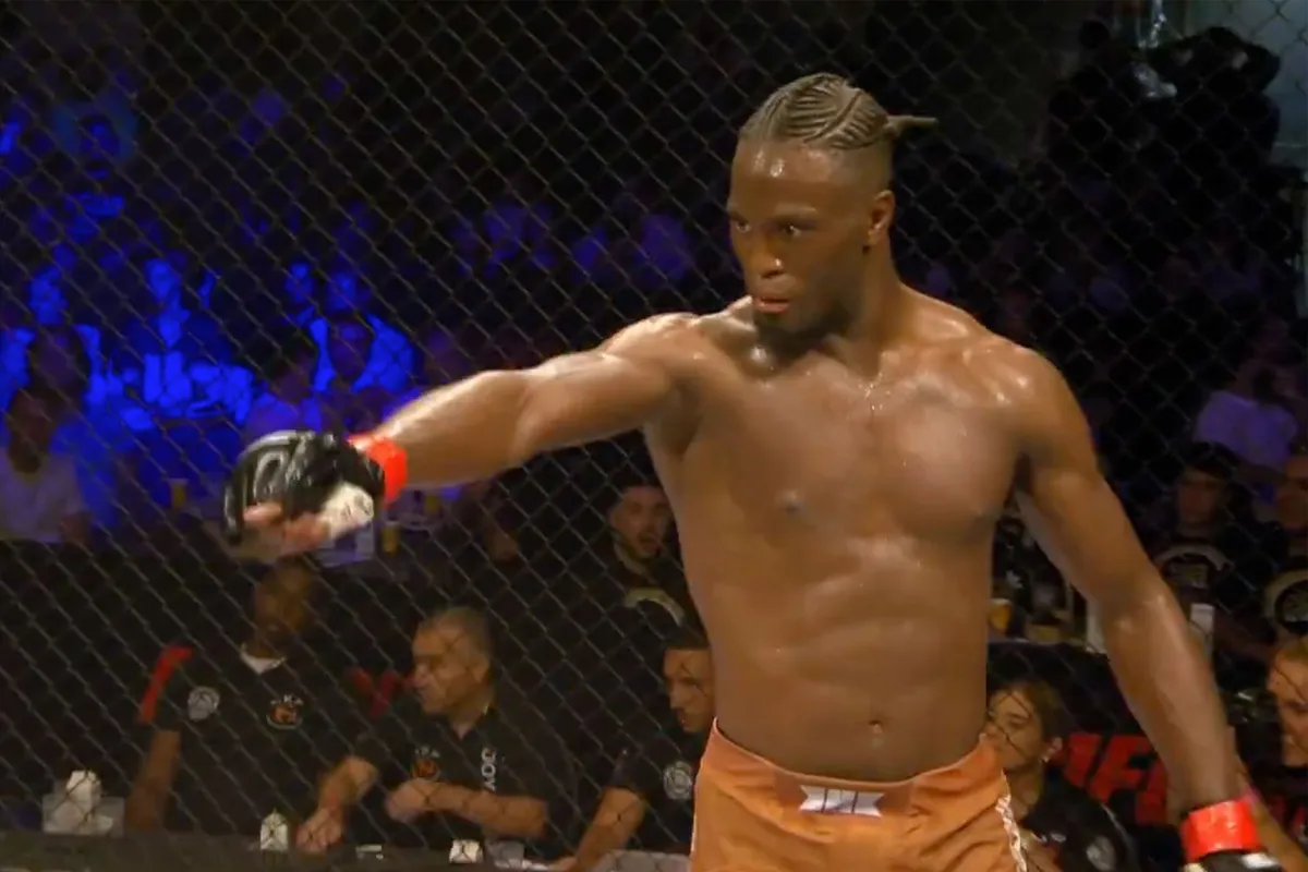 Nederlandse Kooivechter 'Brunsie' boekt waanzinnige overwinning (video)