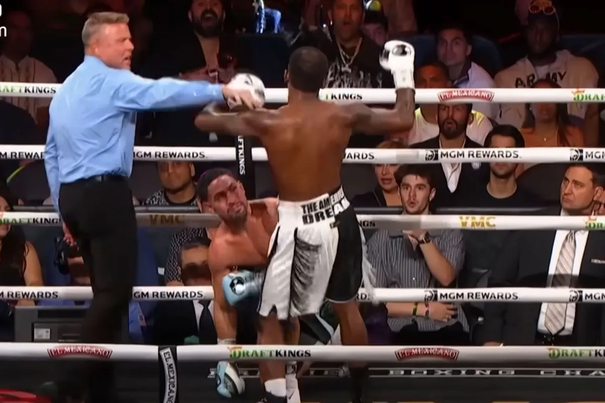 Oudste bokskampioen wint in slechtste gevecht ooit: 'Om te huilen'