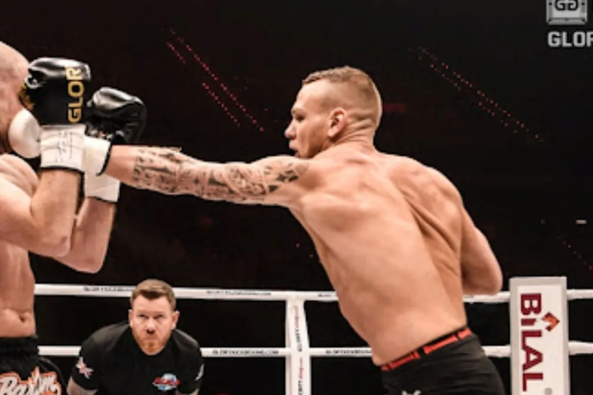 Ex-Glory kickbokser toont bewijs schandalige jurybeslissing