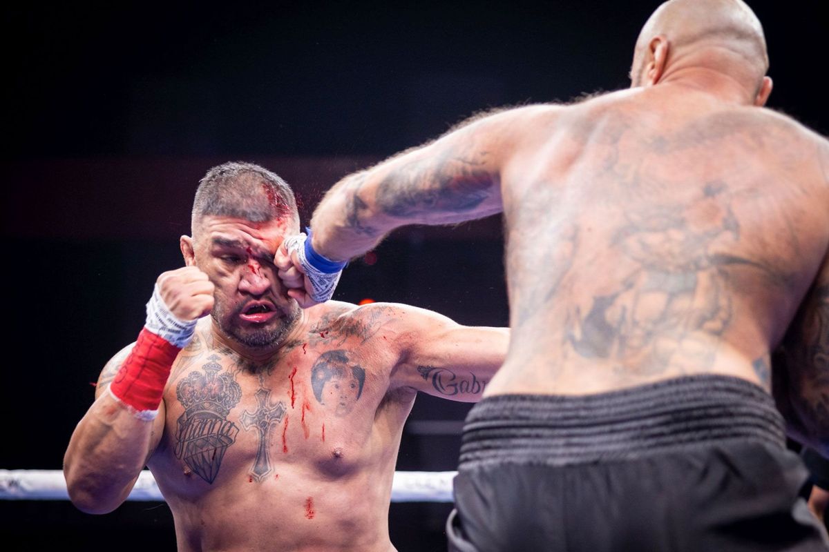 Bloedbad: Snelle knock-outs bij verboden Bare Knuckle boksevent (video)