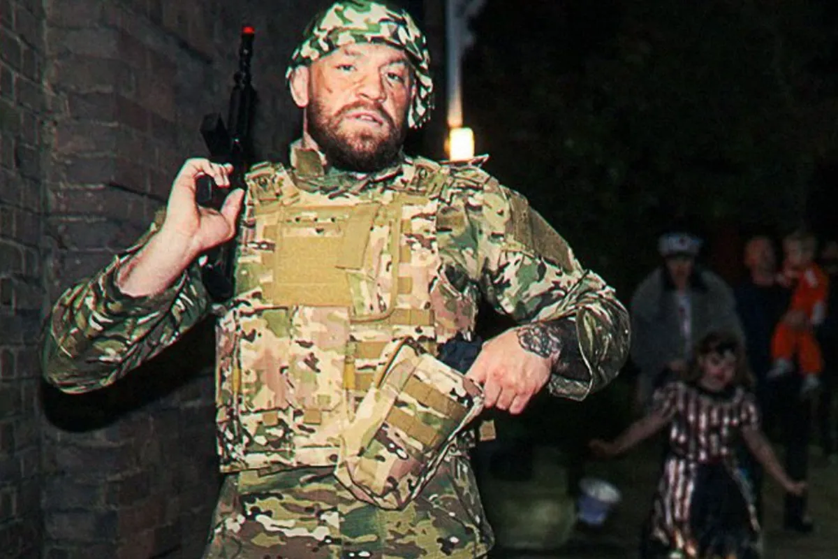 Schietgrage UFC-ster McGregor zwaarbewapend de straat op: 'Doodsangst'