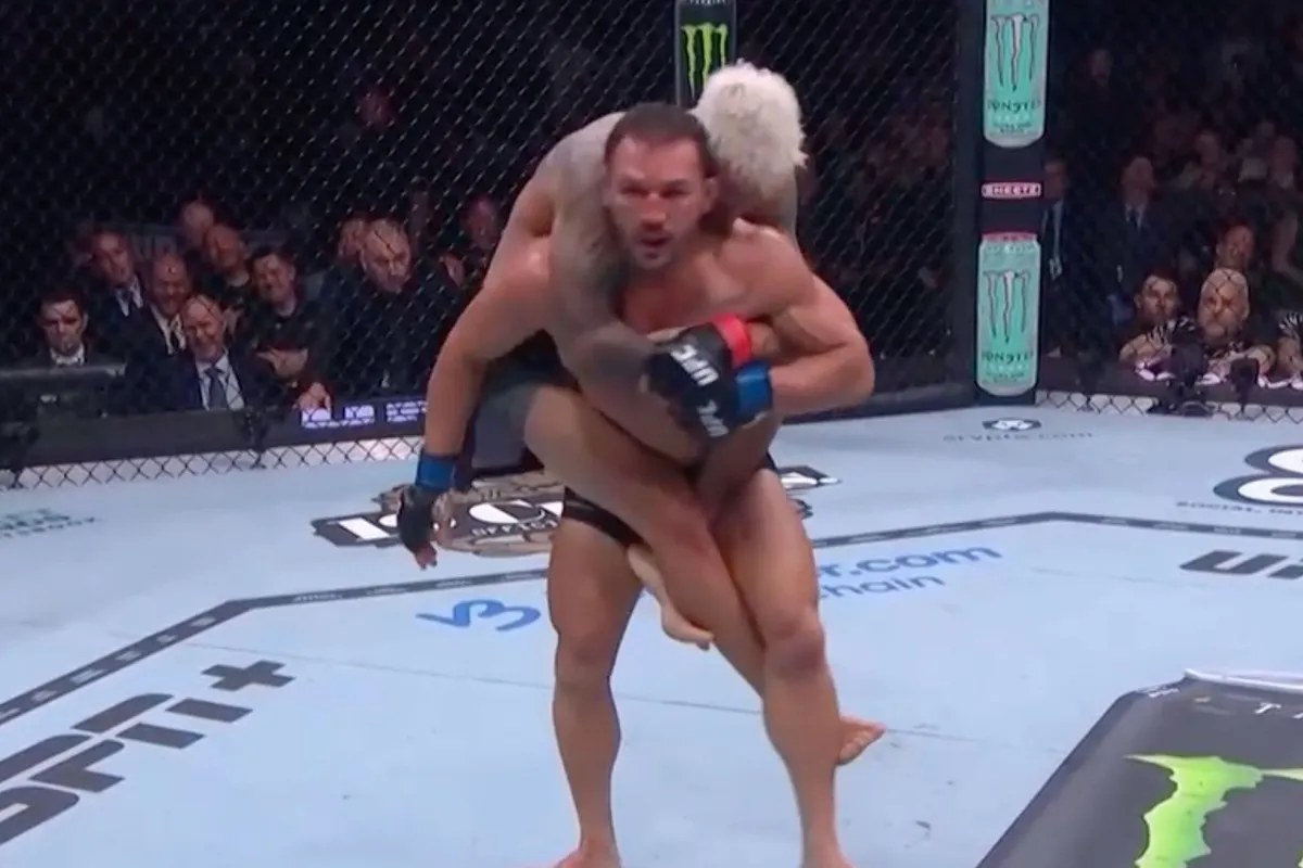 UFC 309: Oliveira verslaat Chandler in vijf ronden vol drama