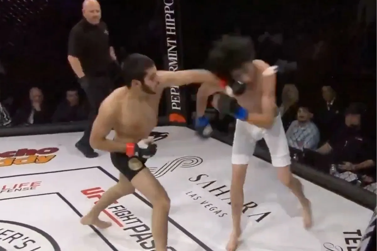 Eén klap, einde verhaal - MMA-vechter laat tegenstander tanden tellen