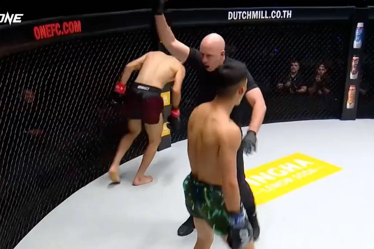 Verbod dodelijke trappen na horror blessure bij kickboksgevecht - fans in shock!