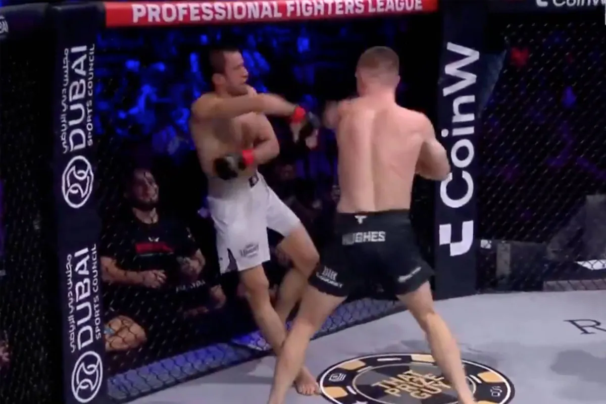 Wat een thriller! Hughes en Nurmagomedov vechten tot de laatste seconde!