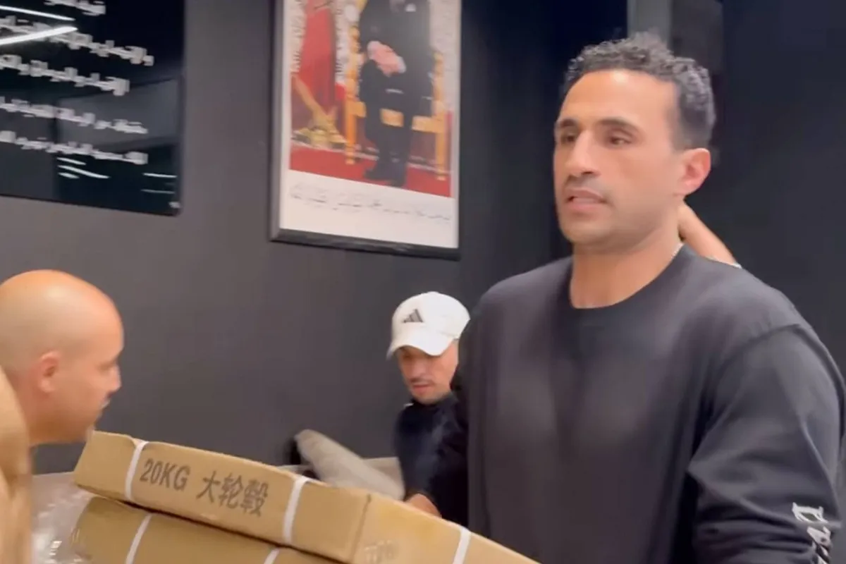 Badr Hari laat zien dat hij ook buiten de ring de baas is - pakt het groots aan