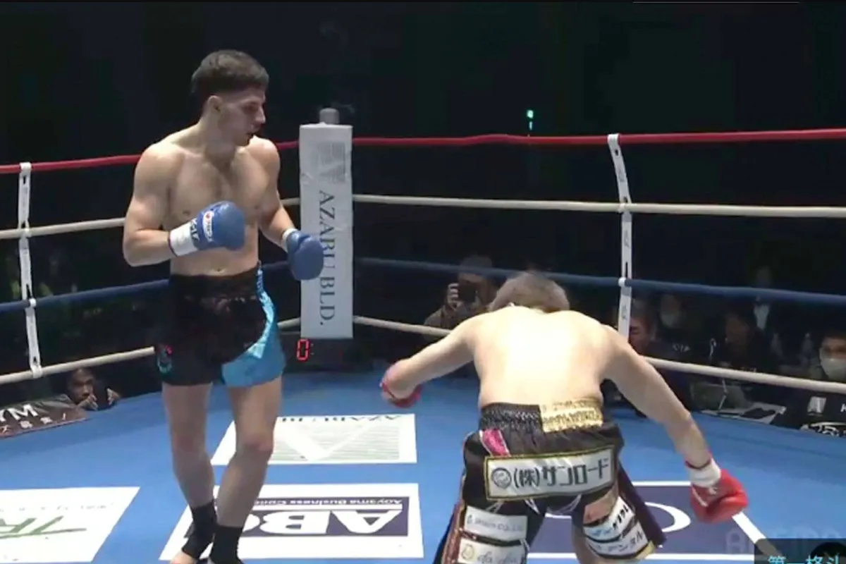 Tokyo trilt! Kickboksbaas Verdonk zet met genadeloze knock-out statement neer