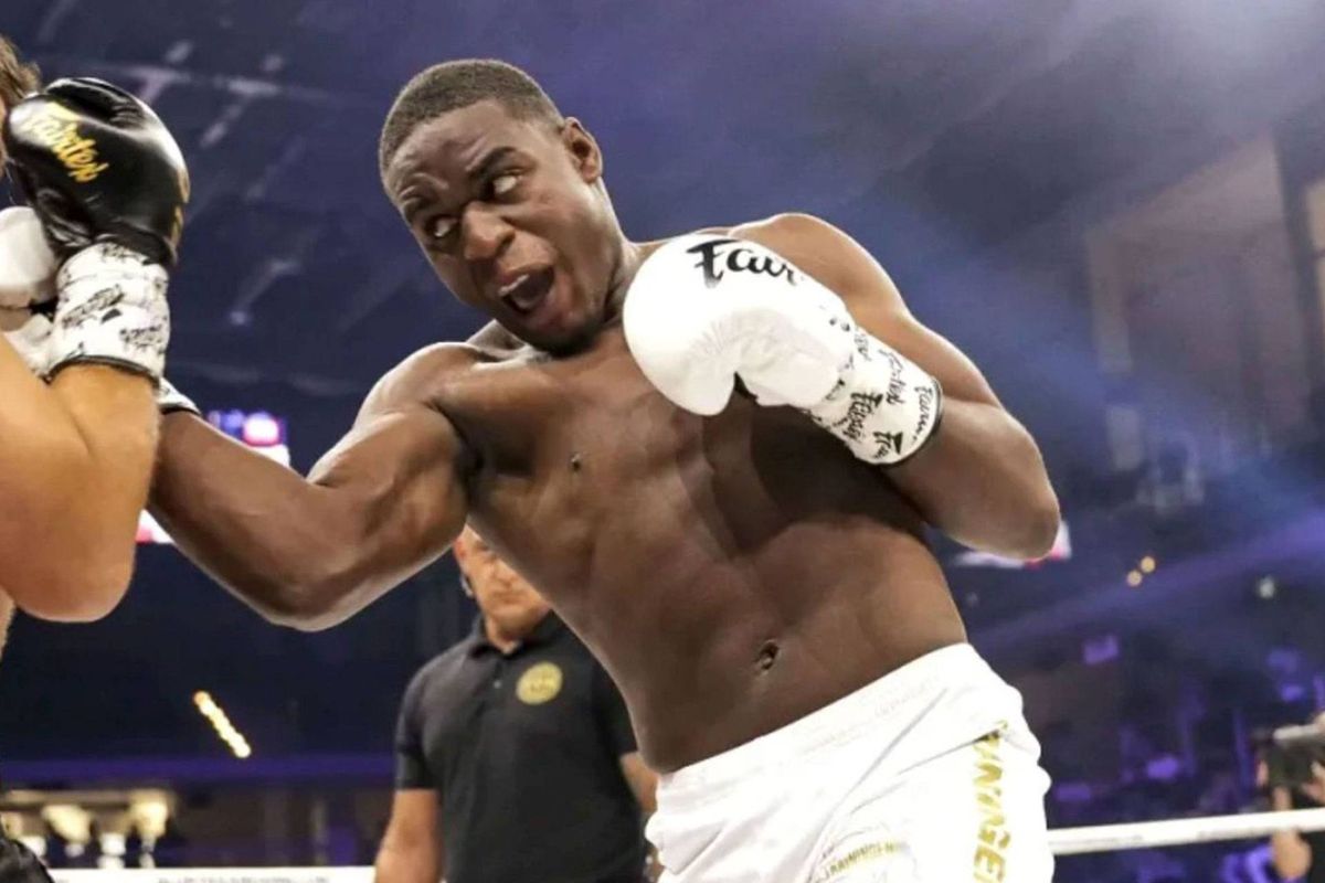 Keiharde afstraffing! Boapeah maakt korte metten met El Bouni op Glory 98