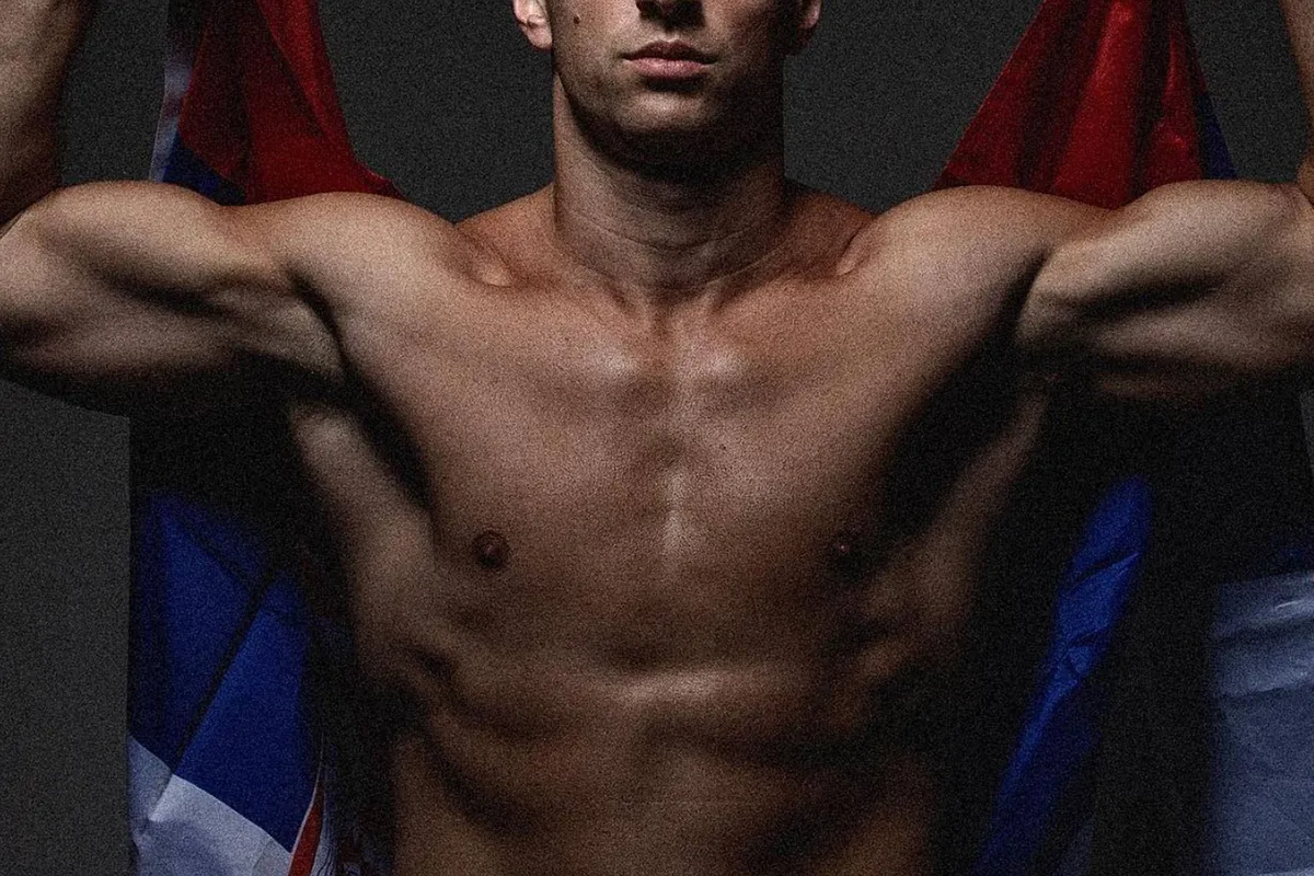 Glory stunt in Miami: bouwvakker vecht tegen gepensioneerde prof - Fans reageren!