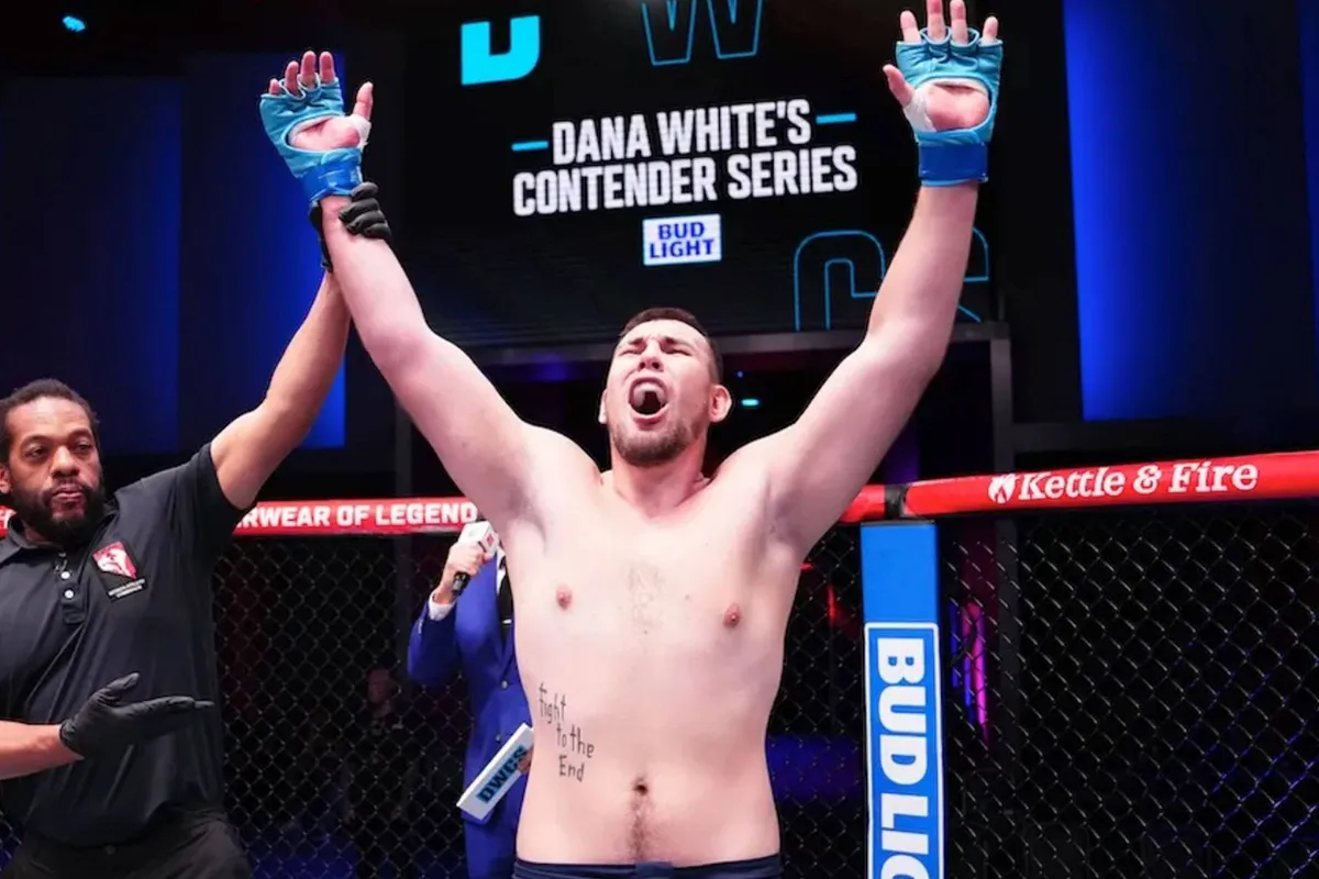 MMA vechter geschorst voor UFC debuut - carrière voorbij!