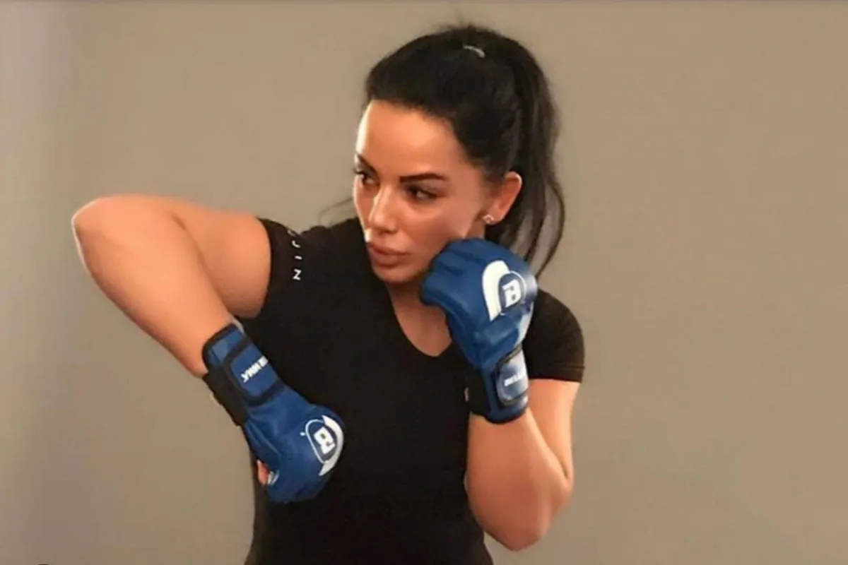 Turks-Nederlandse Hatice Özyurt vecht met blote vuisten tegen ex-kampioen - is hier verboden!