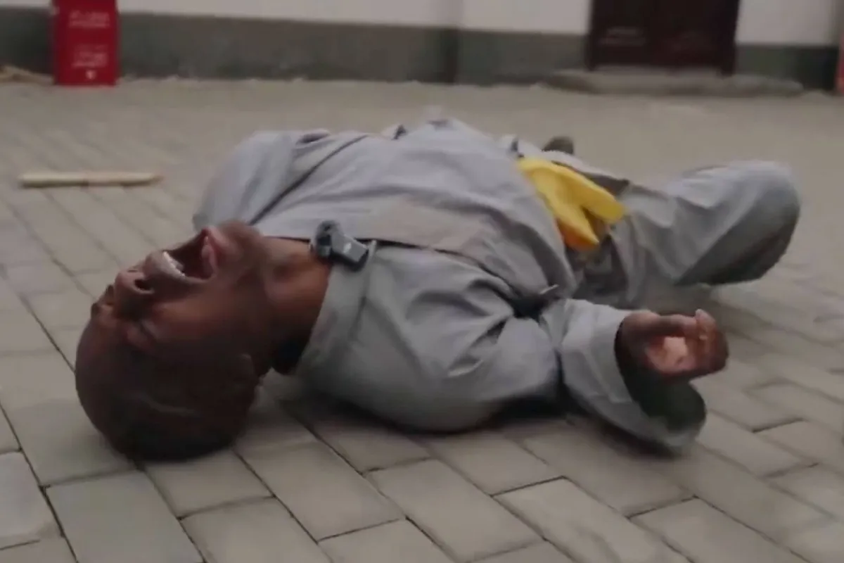 iShowSpeed krijgt klappen van Kung Fu Shaolin monnik - internet ontploft