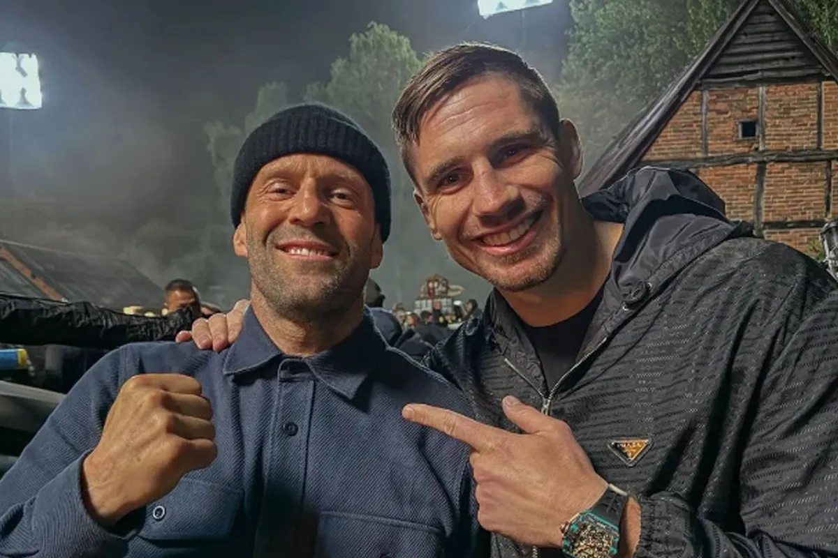 Acteur Jason Statham sloopt arrogante MMA vechter - laat zijn vuisten spreken!