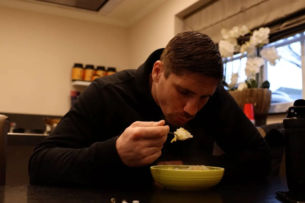 Rico Verhoeven eet elke dag ontbijt dat ruikt naar strafkamp - ochtendhel