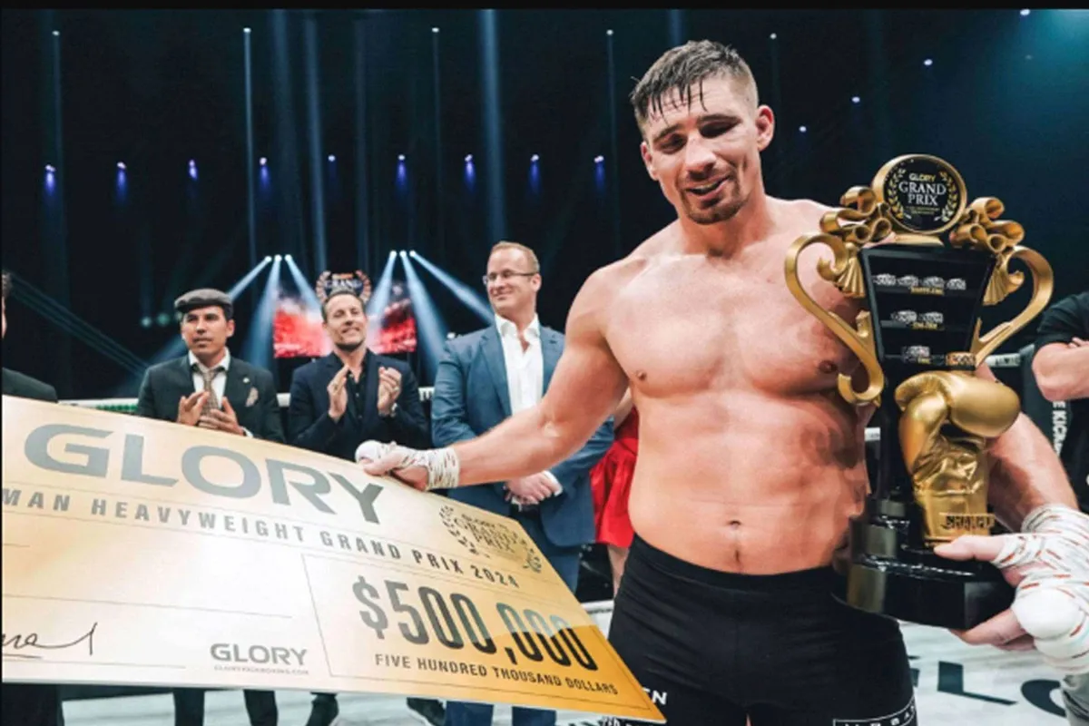 Wat verdient Rico Verhoeven met Glory 100 gevecht tegen Vakhitov?
