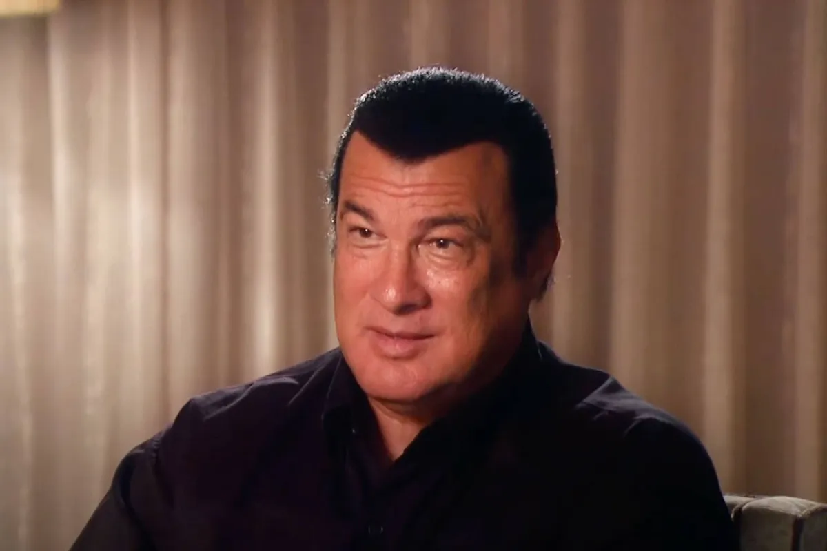 Steven Seagal ONTMASKERD!  Experts vertellen de schokkende waarheid!