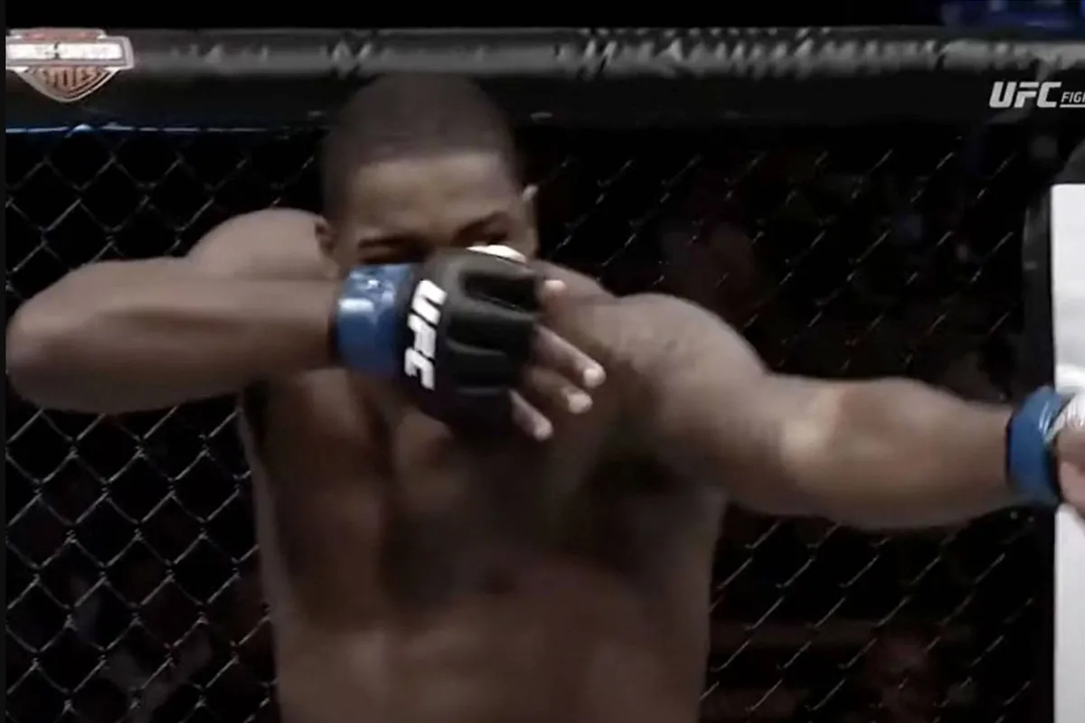 Topvechter genadeloos uit UFC geknikkerd: Moord op dochter brak hem!