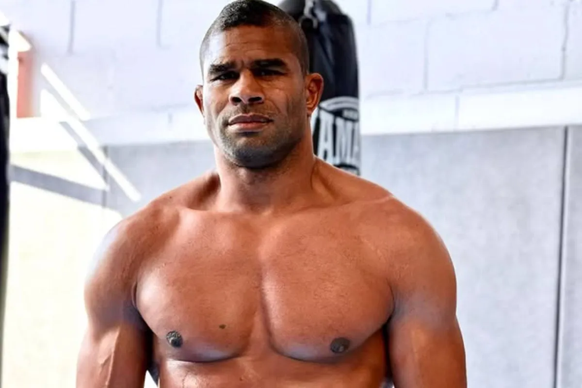Vechticoon Overeem post 3 woorden en fans flippen: 'Kom terug man!'