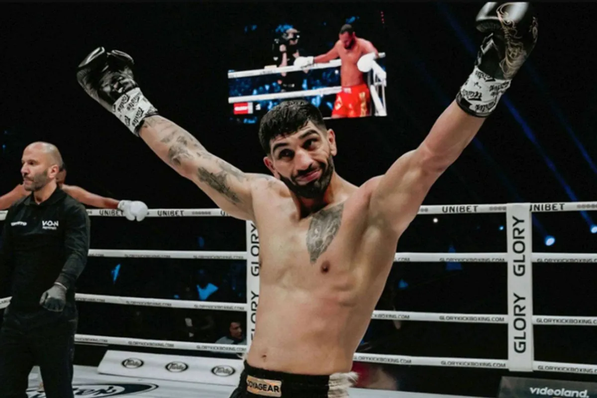 Badr Hari omhelst Rajabzadeh na knock-outzege op Douwes