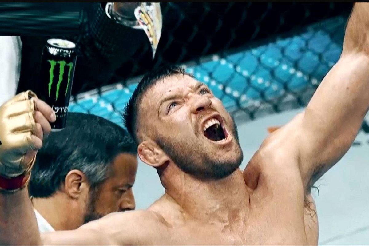 Onzin! MMA ster Du Plessis veegt chaos geruchten van tafel – UFC komt met aankondiging