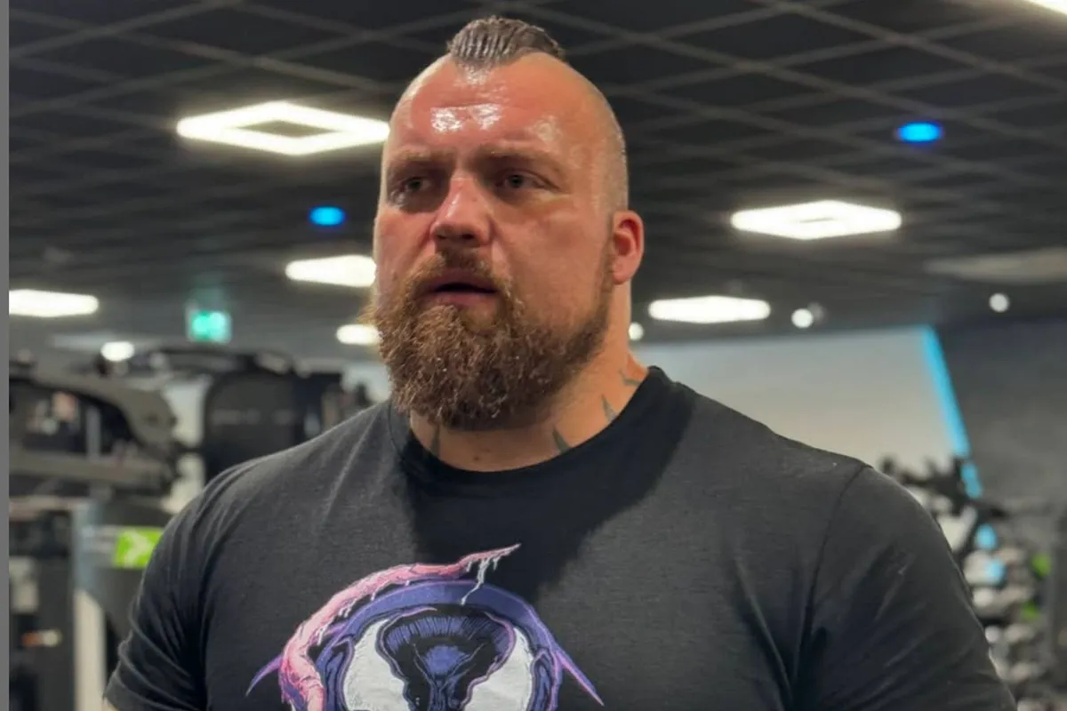 Eddie Hall door het stof na bizar snel gevecht: 'Mijn excuses, ik wist het niet!'