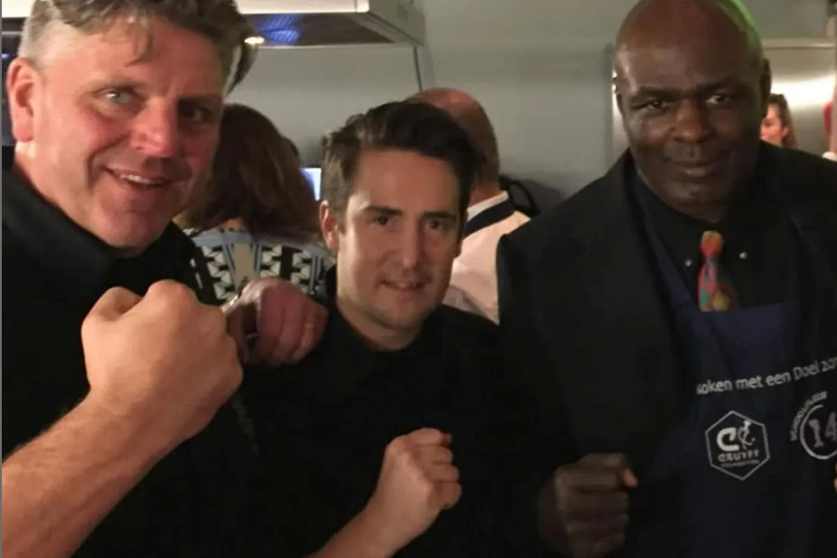 Kickboksicoon Ernesto Hoost eert overleden Jonnie Boer - rust zacht