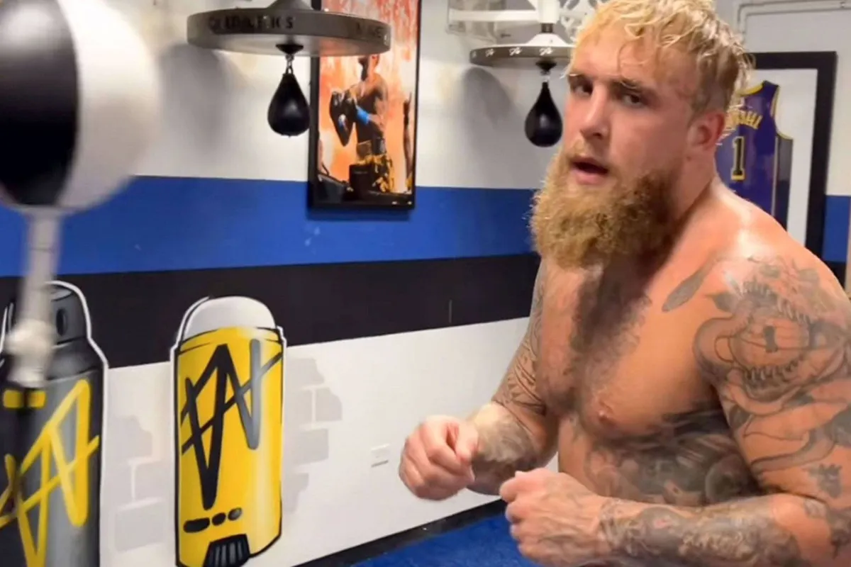 Jake Paul schrikt als vechtlegende (58) hem live uitdaagt: durft het niet aan!