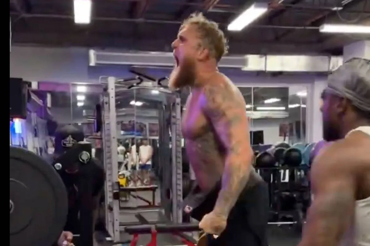 Jake Paul schreeuwt het uit in volle bak training voor gevecht- dit moet je zien!