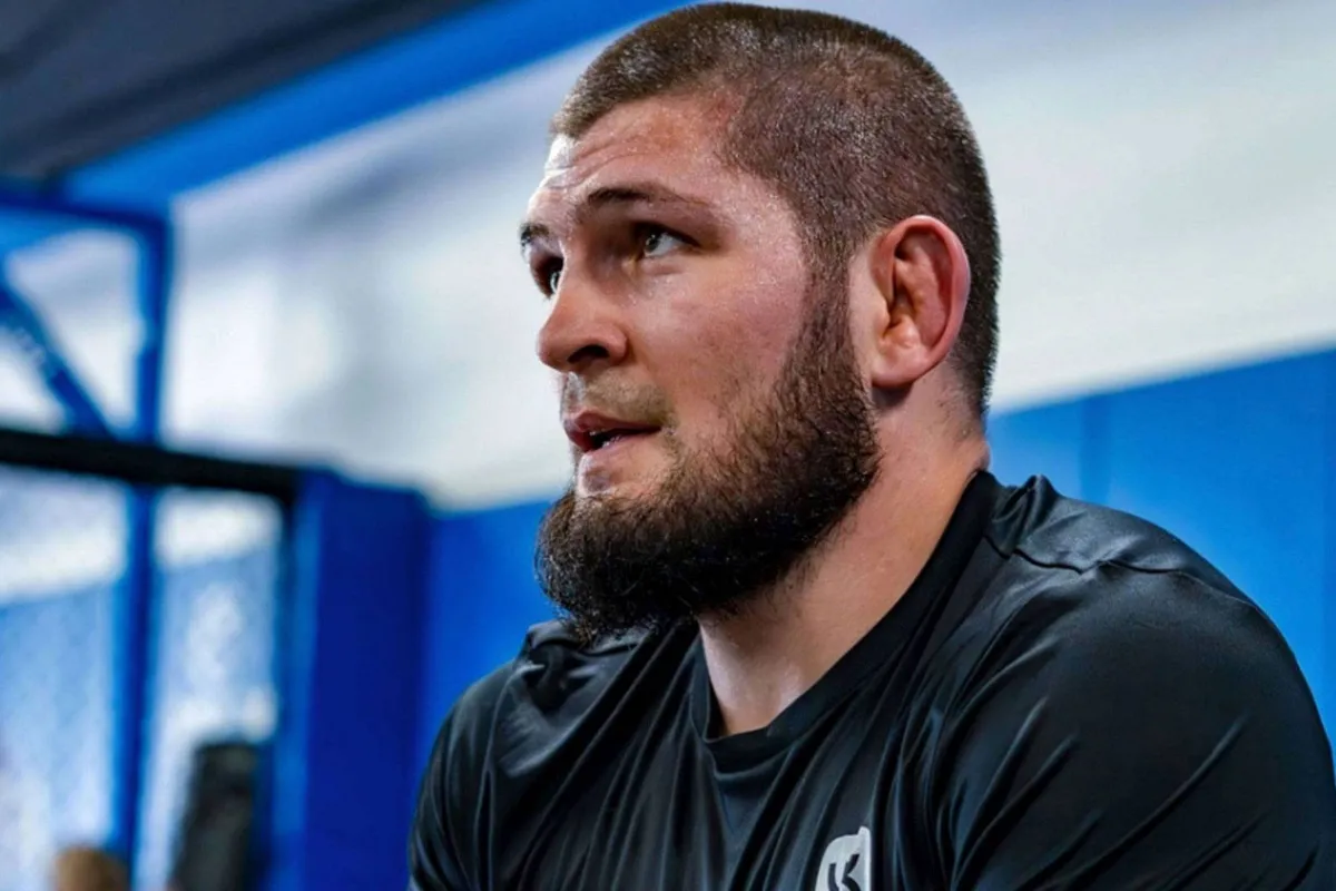 UFC icoon Khabib wil voetbalheld leren mensen te slopen: 'Ik help je'