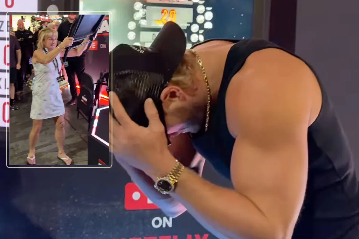 Logan Paul vangt klappen van eigen moeder met ijzeren stoel - Keiharde straf
