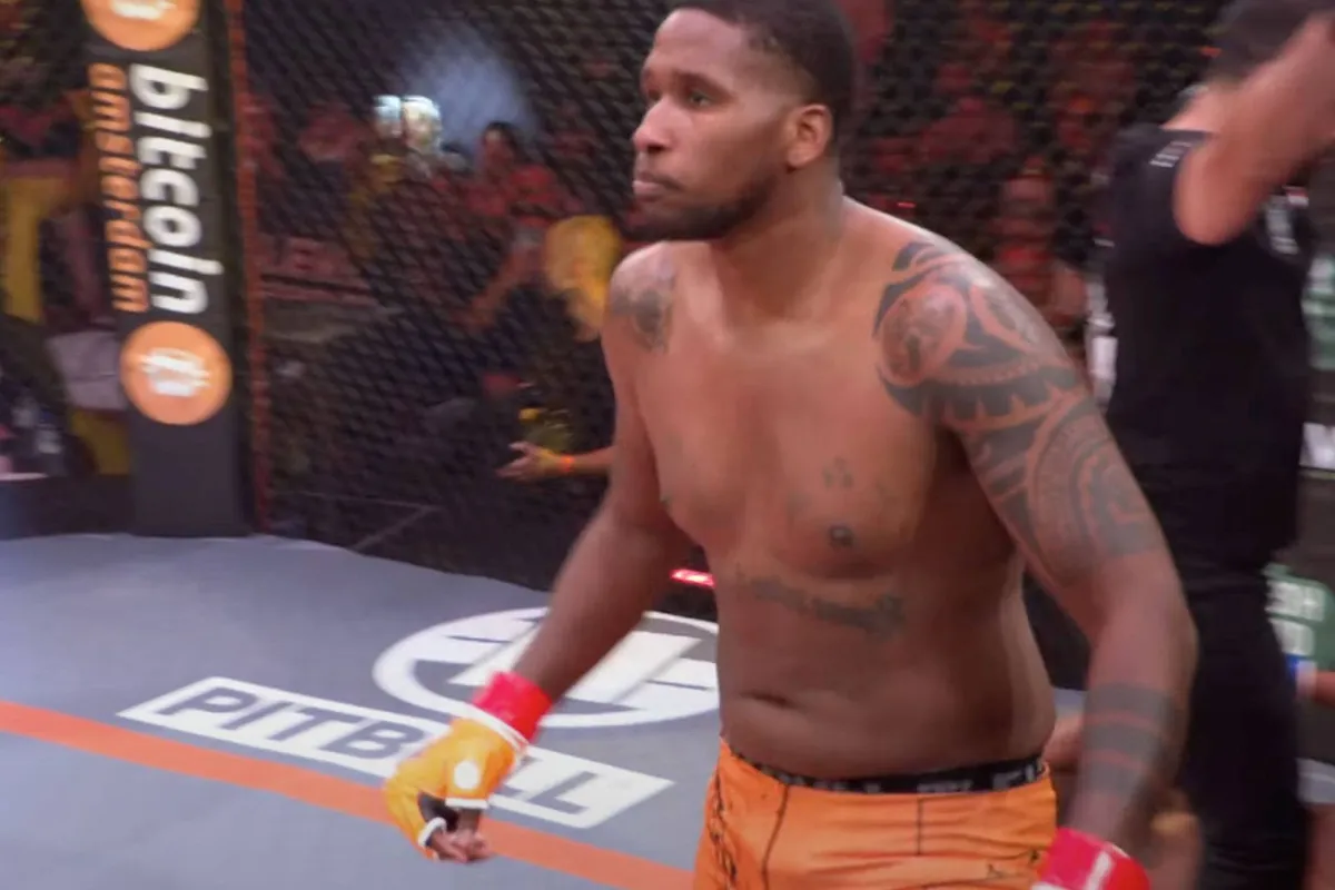 Ex Glory vechter Simson slaat keihard toe in Amsterdam - kijk wat er gebeurde!